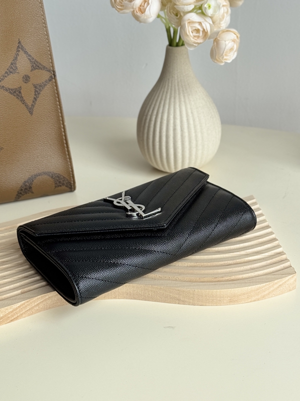 イヴサンローラン財布側面デザイン